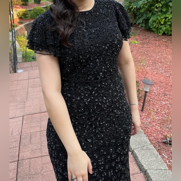 Mac Duggal | BLACK HIGH NECK FLUTTER CAP SLEEVE GOWN | Size 6 - Picture 4 of 5